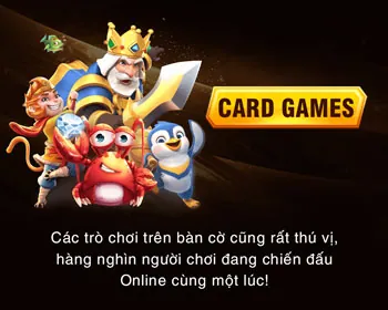 Sân bóng đá với các cầu thủ đang thi đấu